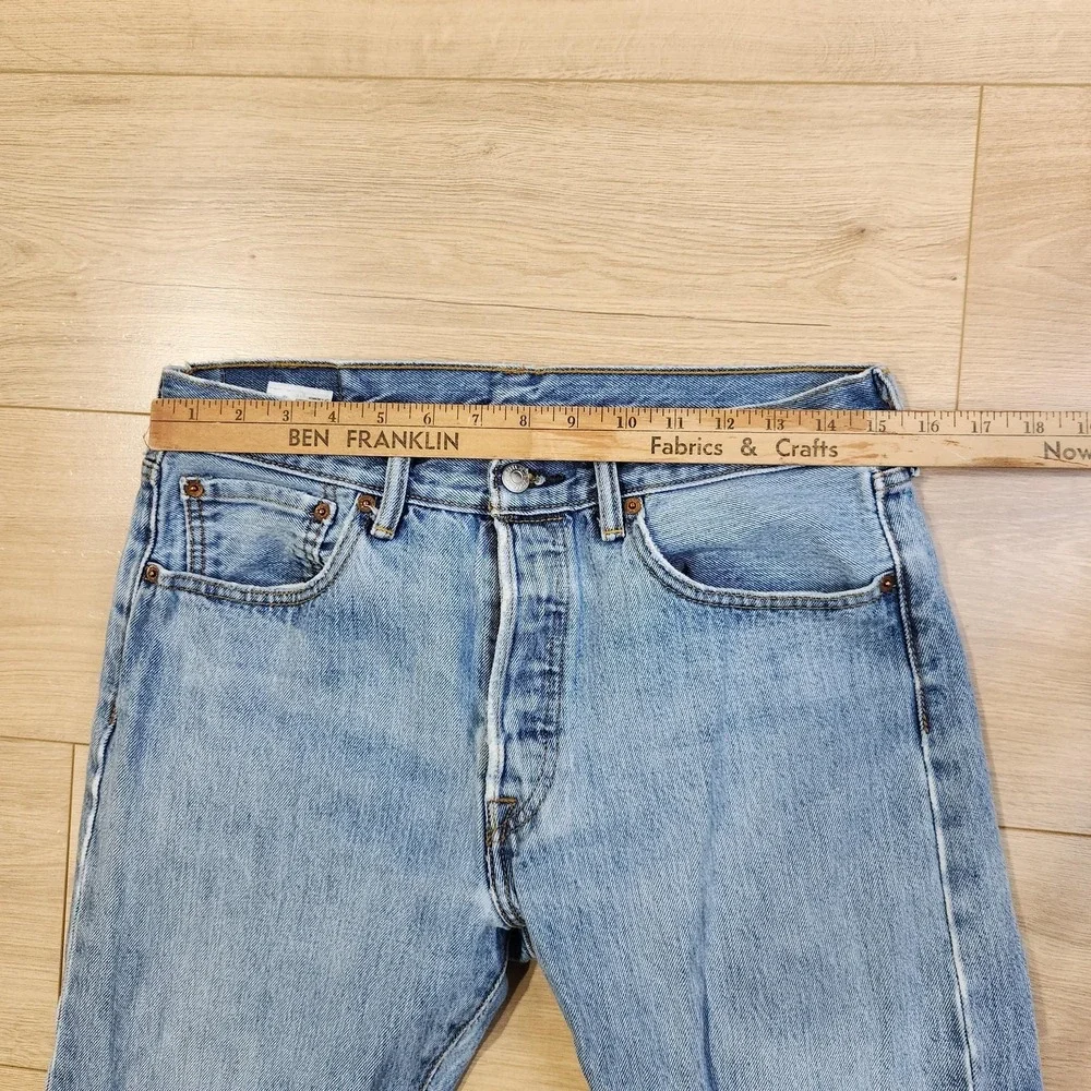 Levis‎ 501 Jeans Mens 32x30 Blue Light Wash Button Fly Straight Denim Casual